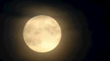 ظاهرة وهم القمر تخطف الأنظار في سماء مصر مع اكتمال بدر رمضان 1447